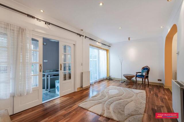 Walmington Fold, Finchley, 4 Bedroom End