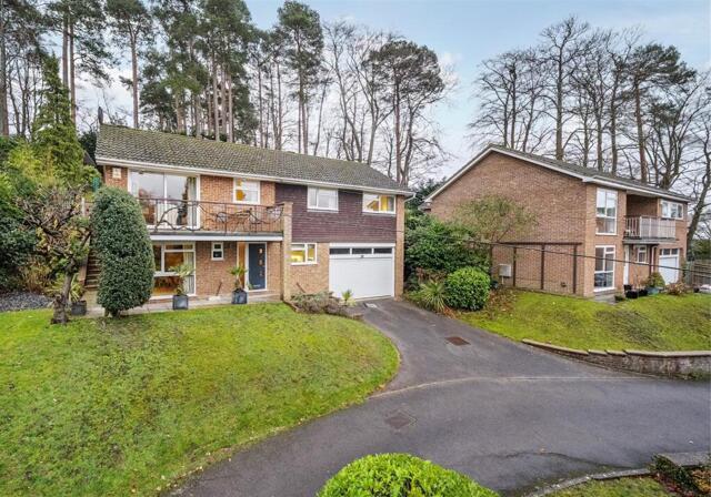 Cock-a-dobby, Sandhurst, 5 Bedroom Detached