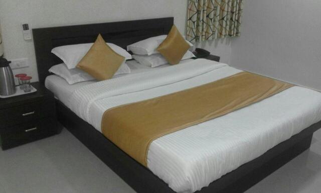 Kallol, Kalol, Hotel Royal Hill