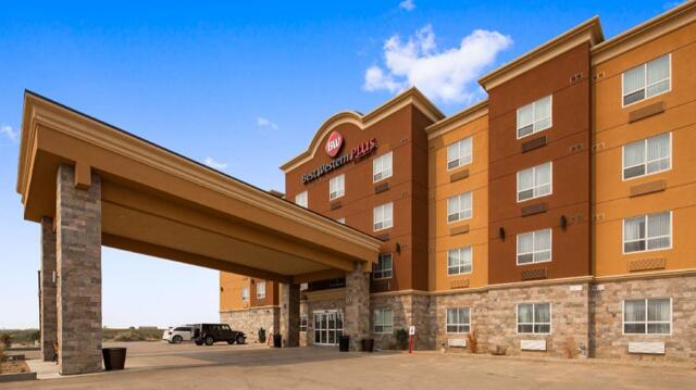 Th Ave East, Kindersley, Best Western Plus