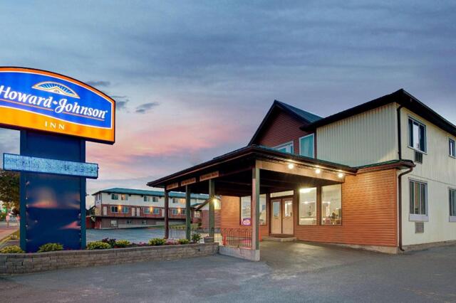 King Street E, Gananoque, Howard Johnson By