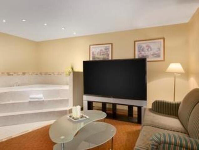 Mcnaughton Ave, Wallaceburg (on), Wallaceburg, Hotel For