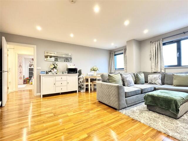 Horizon House, Azalea Drive, 2 Bedroom Flat