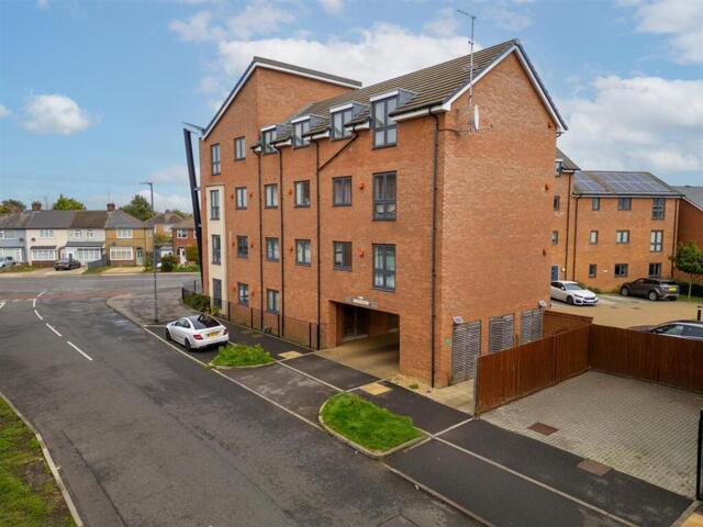 Edge Street, Aylesbury, 2 Bedroom Apartment