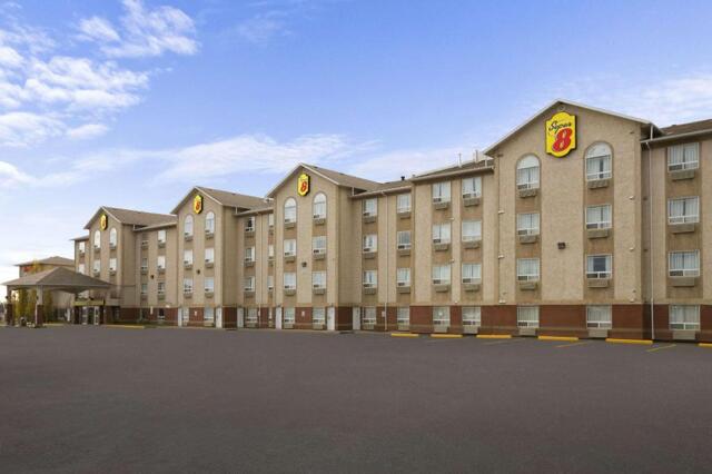 Th Ave South, Fort Nelson (bc), Super 8 By
