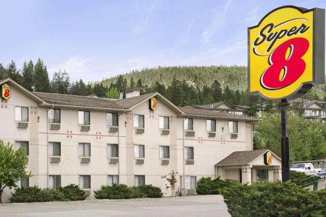 Broadway Ave. S., Williams Lake (bc), Super 8 By