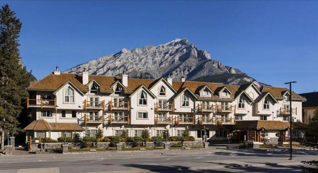 Banff Avenue, Banff (ab), The Rundlestone Lodge