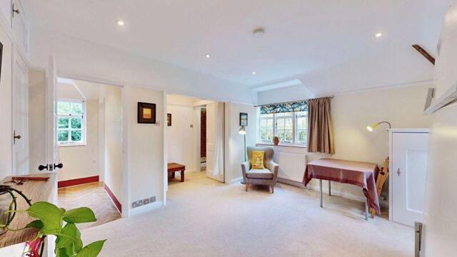 Erskine Hill, Hampstead Garden Suburb, Studio Flat For