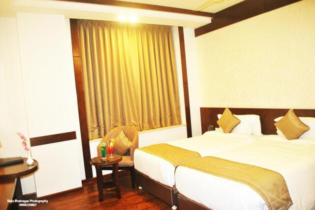 Meerut Garh Road, Meerut, Hotel Broadway Inn