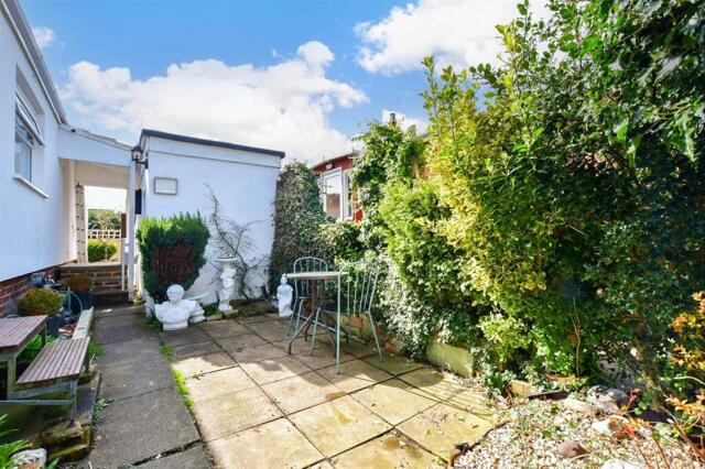 East Hill Road, Knatts Valley, 1 Bedroom Park