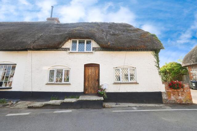 High Street, Salisbury, 2 Bedroom Semi-detached