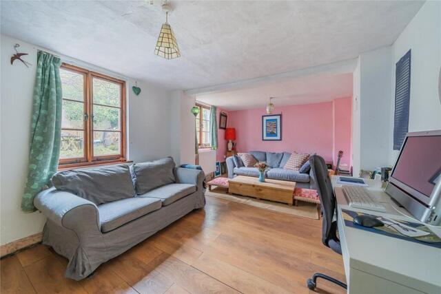 High Street, Crediton, 2 Bedroom Semi-detached