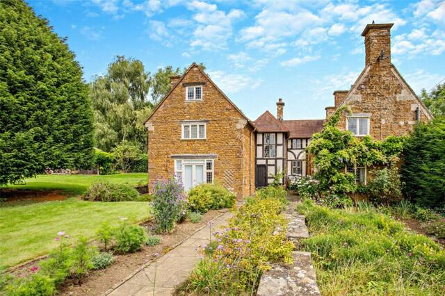 High Street, Braunston, 6 Bedroom Detached