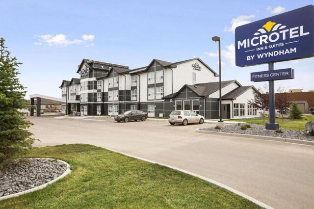 Parkwood Road, Blackfalds, Microtel Inn &