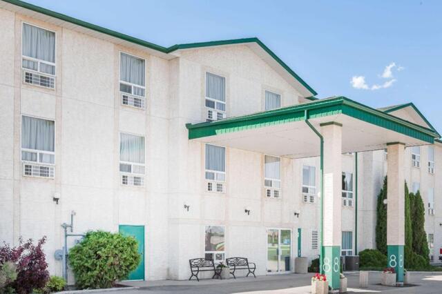 Main Street South, Dauphin, Super 8 By