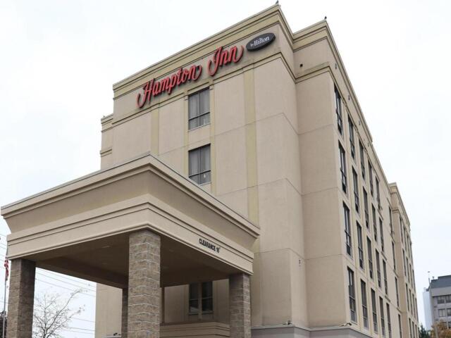 North Sheridan Way, Mississauga (on), Hampton Inn By