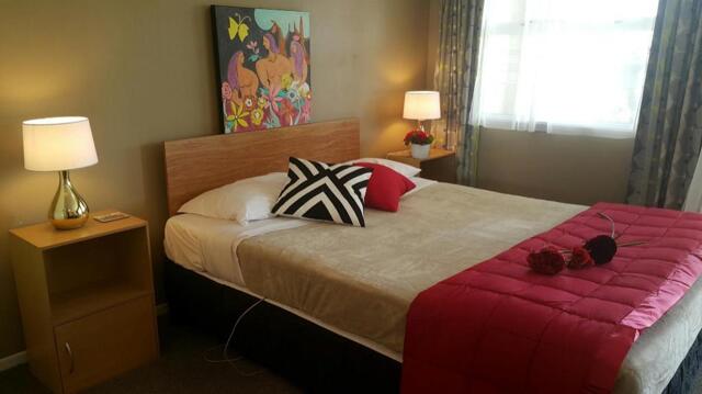 Union Street, Rotorua, Six On Union