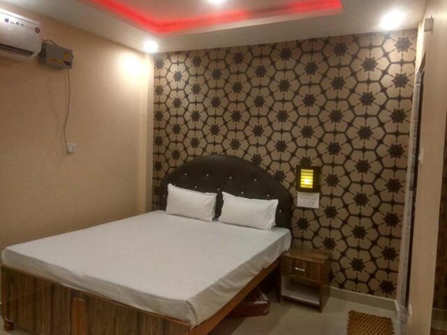 B/ Assi Varanasi, Varanasi, Walk-in Shiva Paying