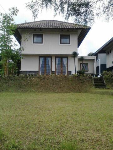 Villa Triniti Kav. Jb No.  Jalan Sersan Bajuri, Bandung, Villa Sejuk, Villa