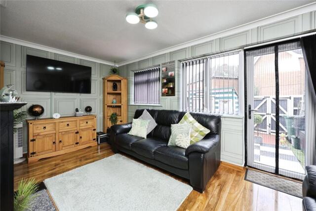 Perowne Way, Sandown, 3 Bedroom Semi-detached