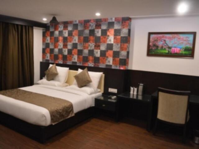 Old High Court Road, Gwalior, The City Grand