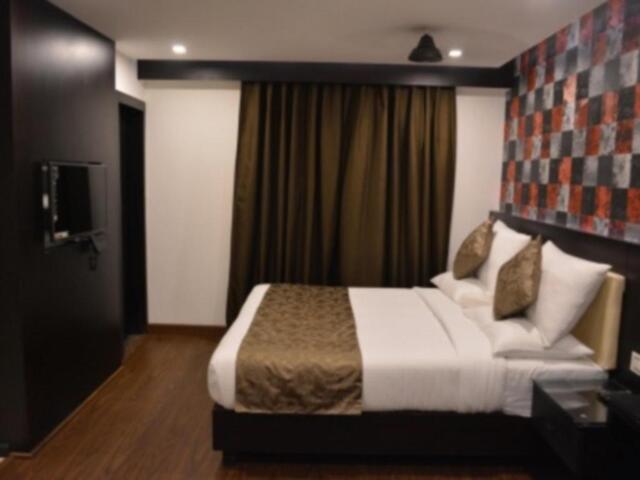 Old High Court Road, Gwalior, The City Grand