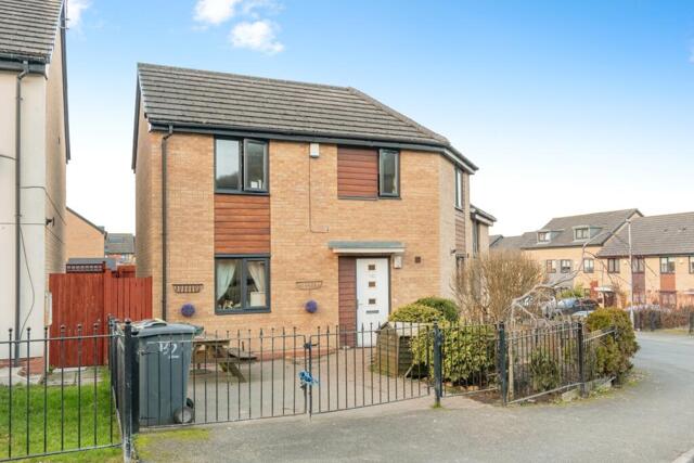 Roundwood Avenue, Bradford, 3 Bedroom Semi-detached