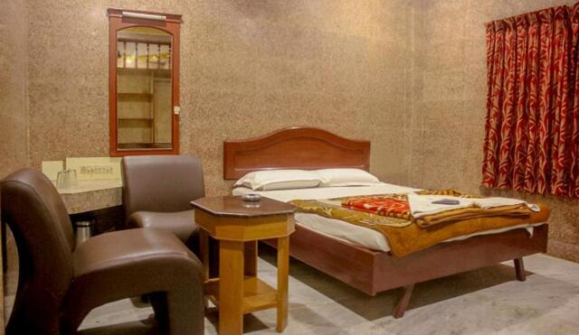 No  Old Bus Stand Road Tenkasi, Courtallam, Krishna Tourist Home