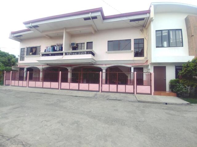 Apartments Unit,iloilo, Homey 3-bedroom Apartment