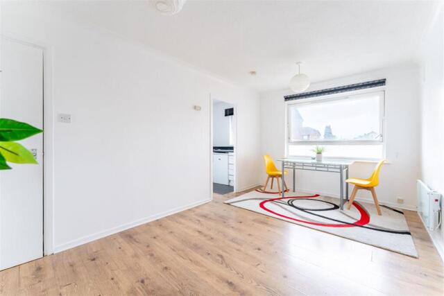 Braemar Gardens, Slough, Studio Flat For