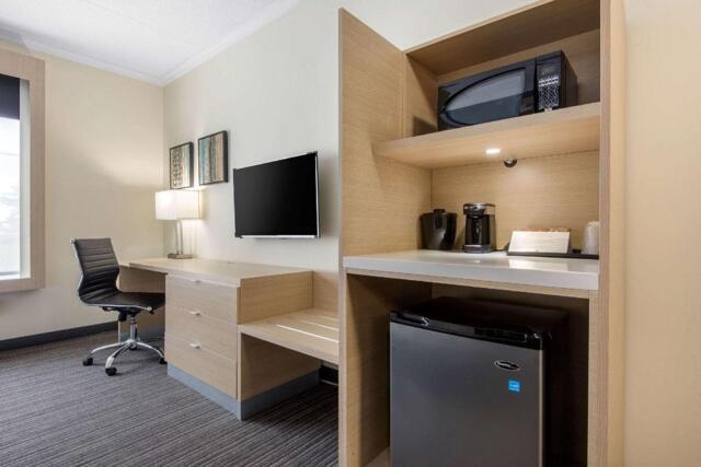 South Sheridan Way, Oakville (on), Quality Inn &