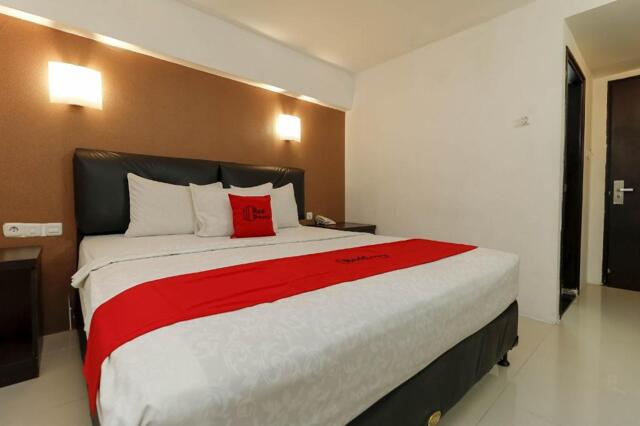 Jl. Sulawesi No  ,pattunuang, Kec.makassar, Makassar, Reddoorz Plus @