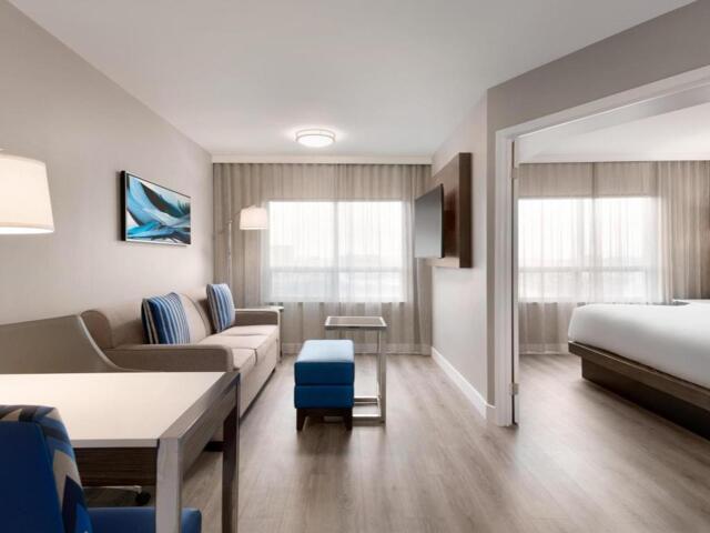 Carlingview Drive, Toronto (on), Embassy Suites By Carlingview Drive, Toronto (on), Embassy Suites By