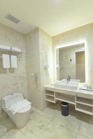 Jl Soekarno Hatta Km. No., Balikpapan, Platinum Hotel &
