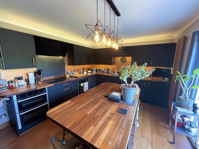 Manor Road, Horam, 4 Bedroom Detached