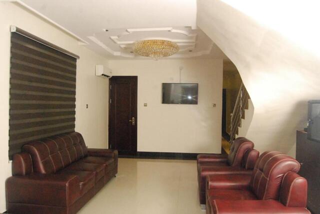 Adeyemo Alakija Street, Lagos, Grand Bee Apartment