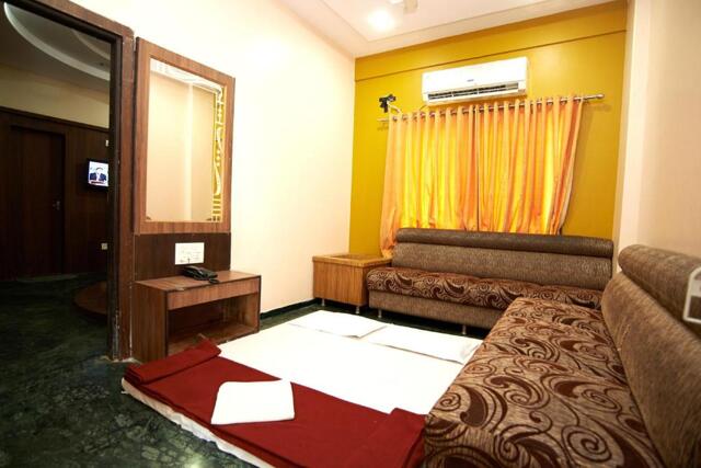 Kopargaon - Shirdi - Ahmednagar - Pune Highway, Shirdi, Hotel Three G
