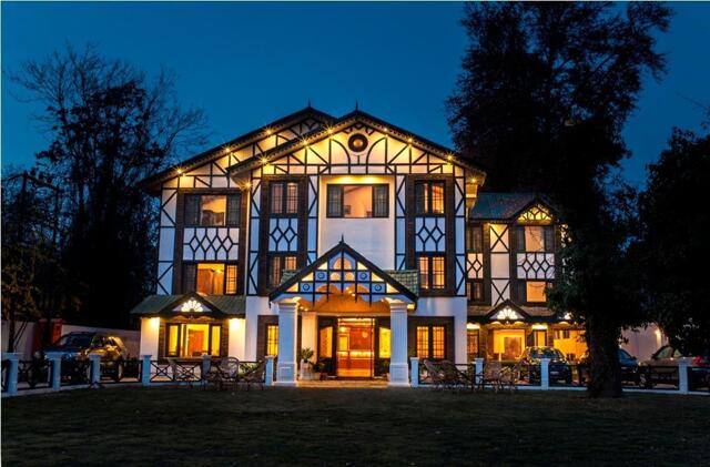 Bb Cantt, Shivpora Srinagar, Jammu & Kashmir, Srinagar, Lemon Tree Hotel