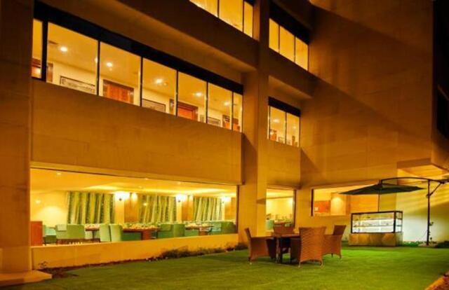 Hotel Grand Centre Point Srinagar, Near J And K Bank, Rajbagh, Srinagar, Srinagar, Regenta Central S