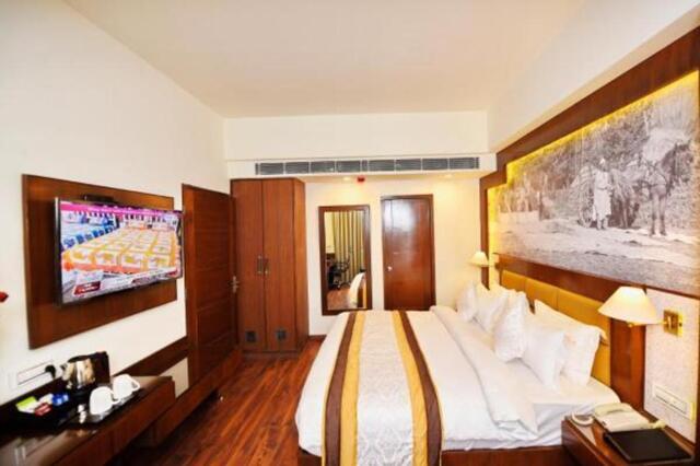 Hotel Grand Centre Point Srinagar, Near J And K Bank, Rajbagh, Srinagar, Srinagar, Regenta Central S