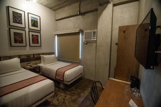 Rizal Boulevard, Dumaguete, The Bricks Hotel