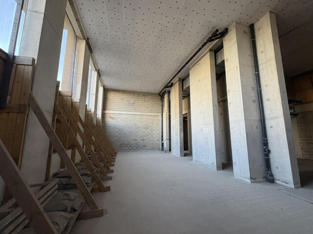 North Woolwich Road, London, High Street Retail