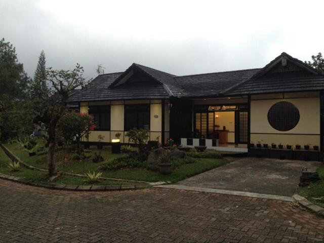 Jalan Kota Bunga Komplek Villa Kota Bunga Cluster Osaka Blok L No., Puncak, Designer Villa Osaka