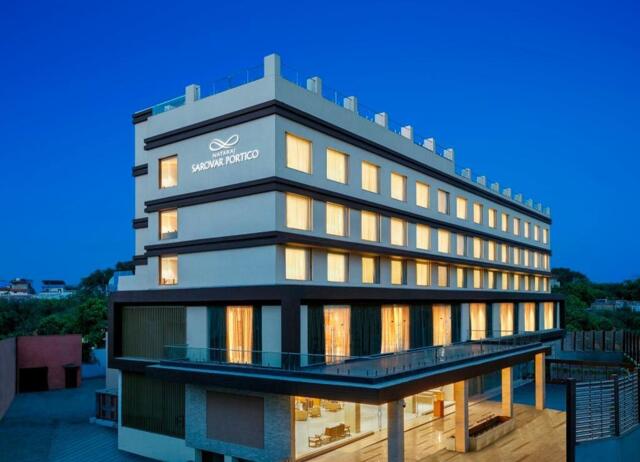 Station Road, Civil Lines ,jhansi, Nataraj Sarovar Portico