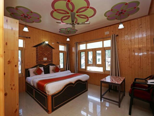 Hotel El Classics, Brein Nishat, State Bank Astaan Road, Srinagar, Super Oyo Hotel