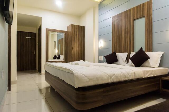 Anjar - Bhuj Highway, Near Kutch Weighbridge, Navavas, Madhapar, Bhuj, V By Vinnca