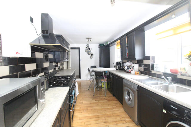 Rock Avenue, Gillingham, 4 Bedroom Terraced