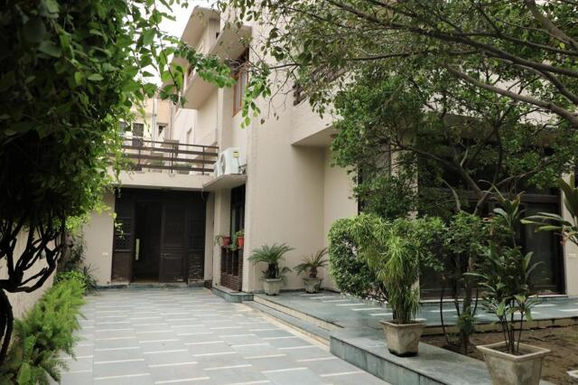 Feroze Gandhi Road Lajpat Nagar Iii, New Delhi And Ncr, Bali Mantra, Entire