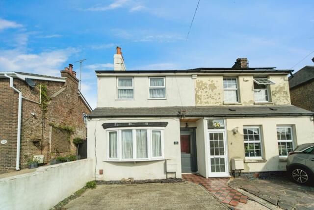 Friday Street, Eastbourne, 2 Bedroom Semi-detached