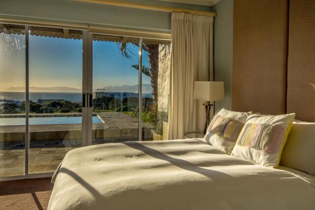 Eiland Street, De Kelders, De Kelders, Benguela, Lodge For